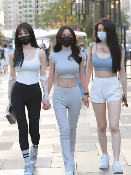 街拍~瑜伽裤、泳装、包臀裙、紧身裤等